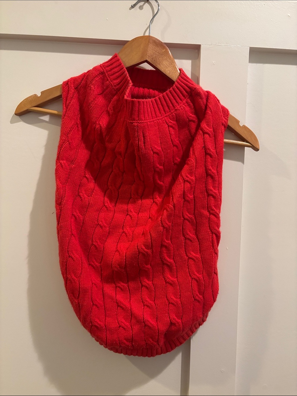 Cable Knit Sleeveless Sweater Vest - Red